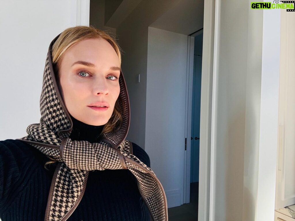 Diane Kruger Instagram - J’adore 🥰 Merci @ruslanbaginskiy_hats ❤️❤️