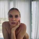 Diane Kruger Instagram - If ever there was good light in this bathroom I found it 💥😆