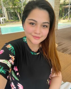 Diane Medina Instagram - Swimming at @picosandshotel.official 😍