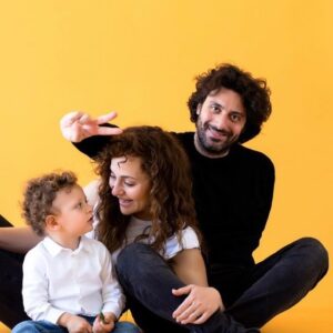 Didem Balçın Instagram - Hayatımın en güzel duygusunu bana yaşatan 2 adam, beni göklere çıkaran 2 büyük aşk… şükretmek için en büyük 2 sebep…  iyi ki doğdun canım oğlum ve iyi ki canım kocam❤️ Alican 2 yaşında 🧿