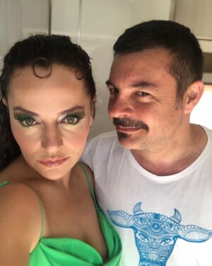 Didem Balçın Instagram - Bu bir adet Fatma’nın 6. Filmde ki yolu😂 Yönetmen oyun dediği an olay başlar😎 Hazır mıyız? @cakallarladanss