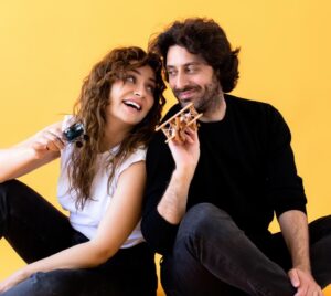 Didem Balçın Instagram - Hayatımın en güzel duygusunu bana yaşatan 2 adam, beni göklere çıkaran 2 büyük aşk… şükretmek için en büyük 2 sebep…  iyi ki doğdun canım oğlum ve iyi ki canım kocam❤️ Alican 2 yaşında 🧿