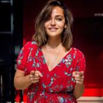 Didem Balçın Instagram - Hey seyirci… Seviyorum sizi.. Sayenizde huzur buluyor, mesleğime doyuyor ve mutlu oluyorum. Benim kadar sizinde gününüz. O zaman kutlu olsun Tiyatro günümüz. Son olarak; Tiyatro iyidir, unutmayın. Görüşmek üzere hoşçakalın 🤪❤️