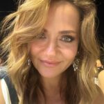 Didem Balçın Instagram - Saçlarımda bazı ışıklarda sarıya doğru bir kayma görüyorum ve bu beni hiç mutlu etmiyor 🤪