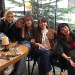 Didem Balçın Instagram - Püffff.. Diledim gitti❤️ Söyleyecek çok söz yok.. Her doğum günümde ben bu kadar sevilecek ne yaptım diye sorardım kendime.. Bu kez “iyi ki bu kadar çok sevmişim hayatımda ki değerlilerimi” dedim. Bu fotoğraflar sadece bir araya gelebildiklerim. Bir de arayan, mesaj atan, fotoğraf koyan,bir şekilde bu günümde yanımda olan tüm dostlarıma , aileme, sevdiklerime , sevenlerime , canım oğlum Alican ve canım eşime binlerce teşekkür… Hayat bu kadar basit işte… Bol sağlık, bol huzur,bol dost… Bir de İnstagram izin verse bol etiket bol post🤣