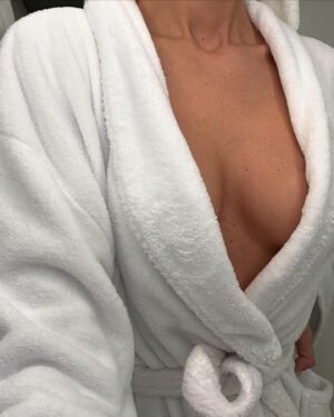 Didem Soydan Instagram - 🛁🫧🫧
