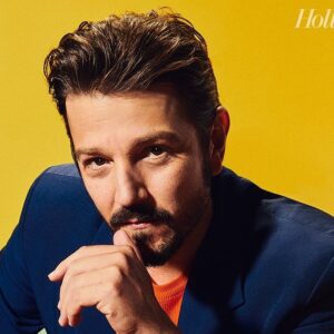 Diego Luna Instagram - Gracias @hollywoodreporter!!! Thanks for making me part of the drama actor roundtable with all this amazing actors. Wonderful conversation and fun shoot.  Photographer: @austinhargrave Groomer: @dianaschmidtke1
Stylist: @avoyermagyan #NarcosMéxico