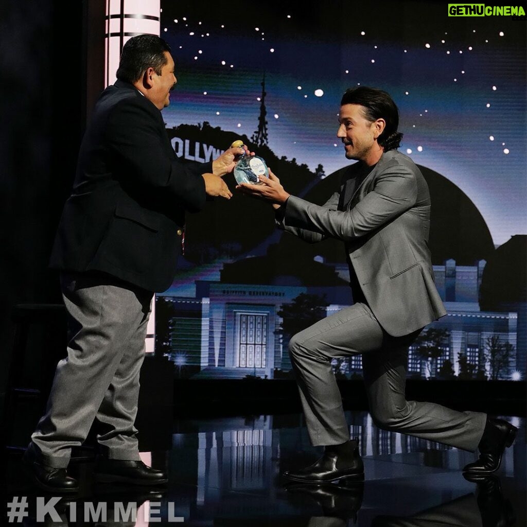 Diego Luna Instagram - Catch me on #Kimmel TONIGHT! @JimmyKimmelLive @JimmyKimmel #ABC sooo much fun!! Púchenle!!!