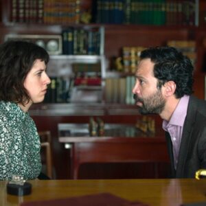 Diego Luna Instagram - Que alegría encontrarme con tantos mensajes tan chidos sobre #TodoVaAEstarBien, cada que leo un piropo para la serie pienso en los actores y las actrices que tuve la fortuna de dirigir, quiero agradecer por aquí a todo el reparto, gran experiencia trabajar con ustedes, verles construir personajes complejos y entrañables, se aseguraron de significar cada momento, de no rehuirle a las contradicciones y los contrastes de sus personajes, imperfectos siempre, interesantes. No estuvo fácil pero a ustedes parecía no importarles, una delicia ser testigo de sus procesos, su energía nos mantuvo a flote, una verdadera fortuna. No pudimos reunirnos y festejar, abrazarnos como la experiencia merece y decirnos cosas bonitas chingao, pero va por aquí todo mi cariño y reconocimiento. Gracias infinitas: @soyluciauribe, @flaviomedinal, @isavazquezoficial, @merceditas1970, @ursulapruneda, @pierrelouis88, @maurisaac, @palomawoolrich, @frutttth, @silveriopalaciosmontes, Vero Langer, Carmen Beato, @hernandelriego, Pia Laborde, @albertolomnitz, Manuel Cruz, Tere Sanchez, Antonio Zuñiga, Maruza Cinta, Monica Bejarano, Diego Jáuregui, Verónica Terán, @hectorkotsi, @sanchezparra, @alejandraleytv, Edwarda Gurrola, se que me faltan muchas personas, pero va el mensaje para todes, un placer haber colaborado con ustedes.