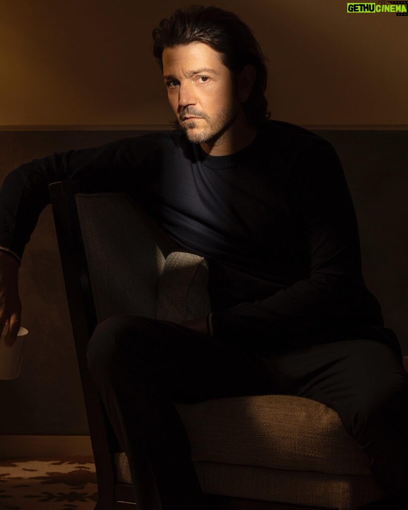 Diego Luna Instagram - Glad to sit down with Backstage and talk about #Andor! “It’s about telling the story that matters that will assure you that you’ll find a connection with someone else.”