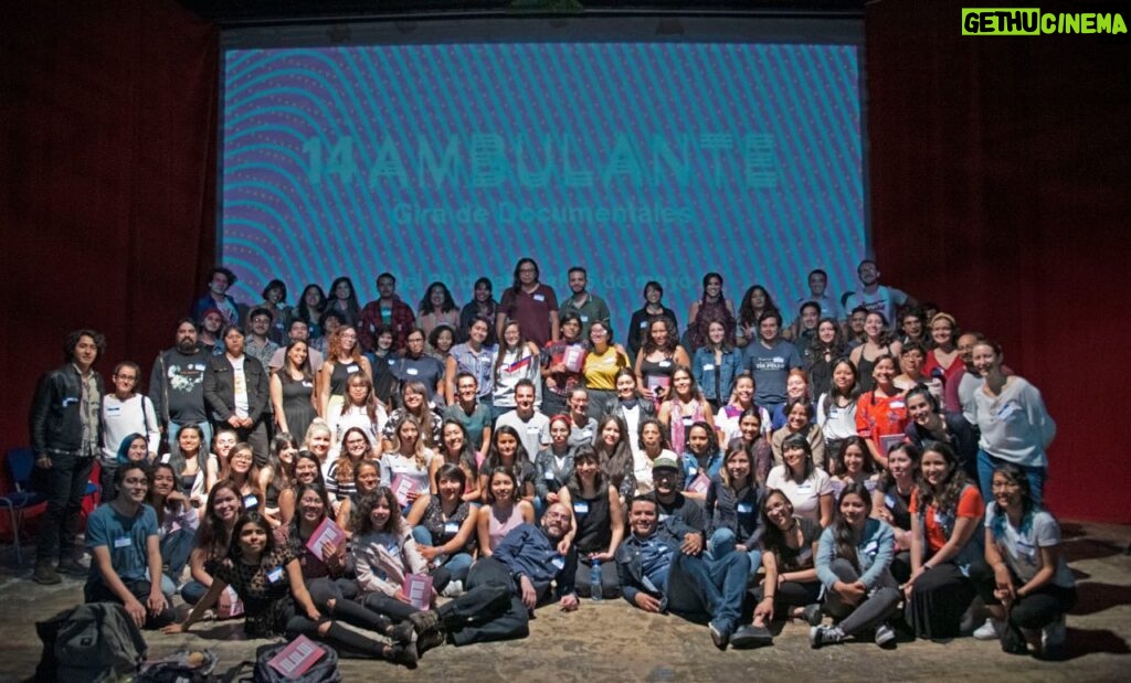 Diego Luna Instagram - ¡Gran noticia para @ambulante!! Recibimos el premio @princeclausfund! Es un orgullo ser parte de AMBULANTE y llevar años perteneciendo a esta familia. Gracias a todos los que hacen posible este proyecto y al público que le da sentido a este esfuerzo colectivo!!!!