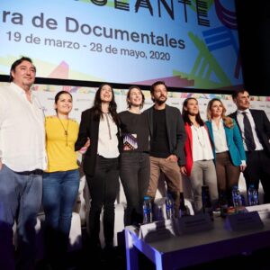 Diego Luna Instagram - Ayer presentamos #ambulantedequince a la prensa. Gracias a todas y todos los que a lo largo de estos 15 años nos han acompañado. Es fundamental para la gira contar con su apoyo.