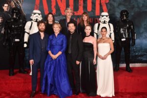 Diego Luna Instagram - Gran noche!!! #Andor The best team ever, soo lucky to be part of this family and so proud for our  show!!!