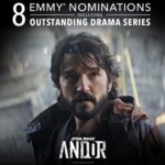 Diego Luna Instagram - Here we go!!! Vamos a los #EmmyAwards !! Llegó el pingüino. #andorinhas