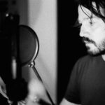 Diego Luna Instagram - #LaAdvertencia es una serie documental coproducida por @corrientegolfo y @antifazpolitica!! Ya está disponible en todas las plataformas!!! Ojalá puedan escucharla.