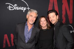 Diego Luna Instagram - Gran noche!!! #Andor The best team ever, soo lucky to be part of this family and so proud for our  show!!!