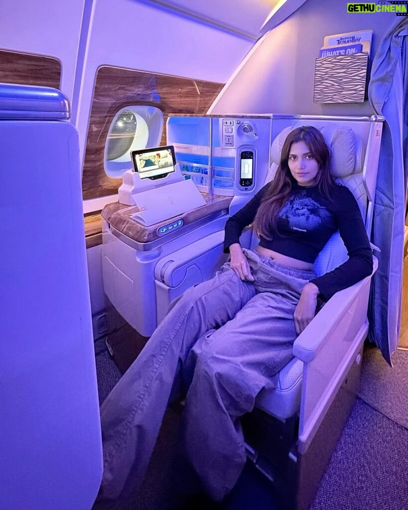 Dimpi Sanghvi Instagram - Jet-setting to Los Angeles in style with @emirates Business Class ✈ 🥂✨ #LuxuryTravel #EmiratesExperience #DimpiSanghvi #DimpiTravelDiaries #LosAngeles #California