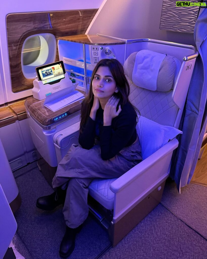 Dimpi Sanghvi Instagram - Jet-setting to Los Angeles in style with @emirates Business Class ✈ 🥂✨ #LuxuryTravel #EmiratesExperience #DimpiSanghvi #DimpiTravelDiaries #LosAngeles #California