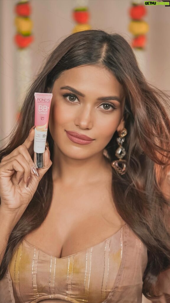 Dimpi Sanghvi Instagram - From instant coverage to SPF protection, Pond’s BB Cream has been my go-to for all the festivities this wedding season! 🌟 It’s the perfect companion for every bridesmaid! 💖 #ChoteMeethePalKaGlow #PondsCollab #PondsBBCream #Ad #Sponsored