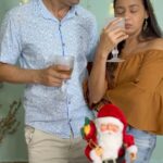 Dinah Moraes Instagram - Nesse natal não arrume confusão com ninguém, valorize as pessoas que você ama, dê um presente de valor! Dê um óculos @ferroviaeyewear