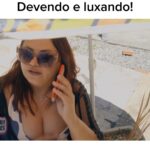 Dinah Moraes Instagram - Devendo e luxando! #humor #humorbrasil