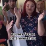Dinah Moraes Instagram - Quem nunca levou comida de aniversário pra casa que atire a primeira pedra 🤣