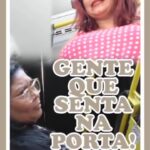 Dinah Moraes Instagram - Gente que senta na porta do ônibus 🤦🏼‍♀️