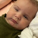Dinah Moraes Instagram - “Depois que faz três meses só quer dormir na hora que quer!” Rapaz pois não é que é mesmo! Obs: na última foto o sono veio…pera