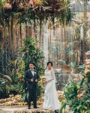 Dita Fakhrana Instagram - Thank you for my wedding team 🤍
U make our dream come true 🤍

Wedding Dress @lukmanabadi 
Night Gown @lukmanabadi 
MUA @erinleolamakeupartist 
Hair Do @saydanar_hmua 
WO @rosettedesignsco 
Ceremony @gardensbythebay 
Dinner @level33_sg 
Photographer @studiofiveweddings 
Videographer @studiofiveweddings