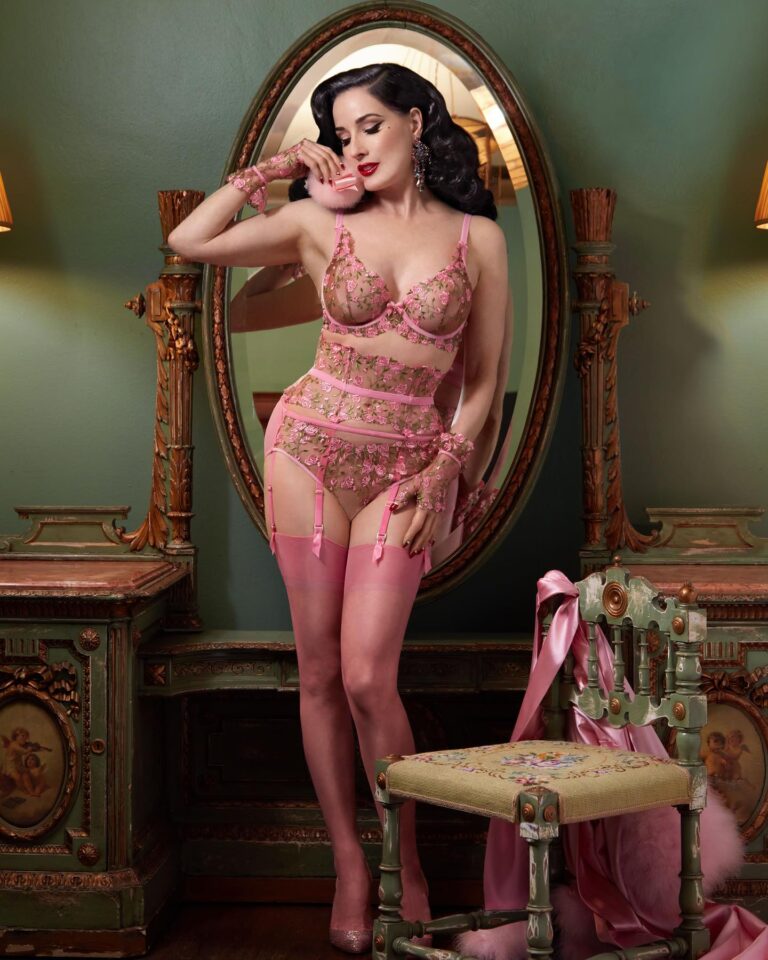 Dita Von Teese Instagram - New @ditavonteeselingerie style Rosewyn, available in up to size 44G at ditavonteeselingerie.com 📷 @sanchezzalba Glam @gregoryarlt @hisvintagetouch