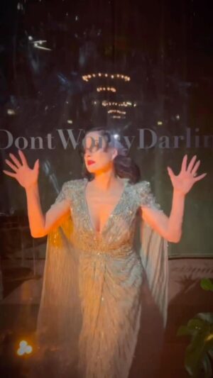 Dita Von Teese Instagram - Enjoyed the premiere of #dontworrydarling tonight, it’s glamorous and thrilling, a must see! (can’t understand why no one was using this photo opp at the after party the right way…) 
Thank you @oliviawilde and @ariannephillips for including me in the film, and @libatique for making the scene I was in look so beautiful and decadent. Congratulations to everyone on 
@dontworrydarling #dontspoilitdarling #dontworrydarlingmovie

PS… I’m totally blown away by #Glamonatrix ticket sales already in week one! 💥 

🎥 @tiffanybartok 
Gown @jennypackham
