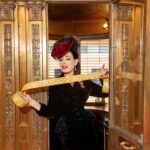 Dita Von Teese Instagram - While #BlackFriday sales of material things are in full swing, why not consider the gift of an unforgettable evening of showbiz and glamour as we ring in 2023 together! This #stripteesenye @orpheumtheatrela sells out up to the gilded rafters every single year, so don’t miss your chance to get tickets! ✨🎟️✨ dita.net/shows and link in bio to this and all the #Glamonatrix shows across the US and Canada. 💋