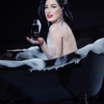 Dita Von Teese Instagram - Seduce the senses. SCANDALWOOD Body Wash has arrived. A luxurious plant-based, vegan body wash developed in collaboration with the queen of burlesque @ditavonteese . Exotic sandalwood, Bulgarian rose, musk, and sweet coriander wrap the body in a cocoon of voluptuous scented suds. 🌹🫧 This sulfate-free formula gently cleanses with botanical ingredients that are a gorgeous alternative to the harsh sulfates found in many cleansers, creating a rich lather while moisturizing the skin. #dita #ditavonteese #ditafan #scandalwood #sandalwood #perfume #perfumes #fragrance #cleanbeauty #hereticparfum