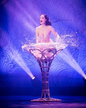 Dita Von Teese Instagram - Grazie mille, Milano! What a night! I felt your energy in every moment. ✨🇮🇹✨

📷 from last night by @francesco_lucia_photography
#Glamonatrix #artoftheteese #girlintheglass #ditavonteese #burlesque #stripstriphooray!