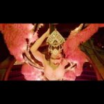 Dita Von Teese Instagram - This video is from the very first time I got on the #showgirl disc that descends from the rafters of the colossal #Jubilee Theater @horseshoevegas I honestly wasn’t ready for how intense it was, passing over the top of the grand drape, from four stories above the stage. Donn Arden sure did put the #Bluebells through their paces! Since this initial ride, I’ve received kind and helpful advice from a few former #jubileeshowgirls I have an immense amount of respect for #showgirls and showguys, especially all who performed in this spectacular room, which is loaded with incredible tricks no one would spend the money on on in this day and age, solely for the sake of beauty, glamour and fantasy. I loved #Jubilee! so much, as many did. I am so honored to bring the spirit of it back, in a new way. It’s the tip of the iceberg 😉 of the #vintagevegas decadence that was once here every night for more than 40 years! A few interesting facts about Jubilee: It opened on July 31, 1981 at an initial cost of 10 million dollars. The costume budget alone was 4 million dollars, which is equivalent to about $12 million today. (The most oplulent costumes are back on stage as part of my show) When it first opened, the cast had over 100 performers in it and there were 75 stagehands working on the show. The feathered headdresses worn by the showgirls (and now showguys too!) weigh up to 35 pounds. The costumes worn in the Grand Jewel Box Finale tribute to Florenz #Ziegfeld was designed by #BobMackie. There were 36 individual designs, each based on the jewel tones of amethyst, sapphire, emerald, and ruby. When it closed in 2016, it was the longest-running production show in Las Vegas. #DitaLasVegas is on select Thursdays, Fridays, and Saturdays through April. See dates, including Thanksgiving and New Years Eve weekends, in my bio. Ticketmaster.com/ditavegas 🎥 @jeremydangerpictures