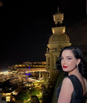 Dita Von Teese Instagram - Merci, @montecarlolive 🥂
I’m filled with gratitude for these showbiz experiences that go far beyond my wildest dreams. 
Thank you to @junziarts and my entire team for making these incredible moments possible. 

Next stops are Milano, Bordeaux, Lisboa, Berlin, Geneva, and more. dita.net/shows/ 

📷 @alekpalinski