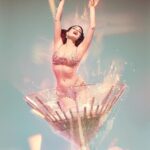 Dita Von Teese Instagram - 🍸Cheers to the weekend! On Tuesday, pre-sales will begin for my annual New Year’s Eve show in Los Angeles @orpheumtheatrela , with a special #Glamonatrix Gala to kick off the tour! I’ll post the presale code on my Patreon, which is where you can also find beauty tutorials, behind the scenes videos, unseen #burlesque videos, and rare footage from my archives…for less than the price of a martini! ✨🫒🍸💦✨ 📷 @franzszony #stripteesenye #ditavonteese #midnights #bejeweled #stripstriphooray #artoftheteese #girlintheglass #giantmartini #martinitime #dontworrydarling