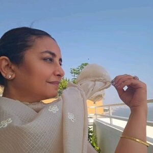 Divya Dutta Instagram - Mumbai today.. clear sky..thandi hawayein

This song..is from uncle deepak bahrys film tarana..used to be my fav..still is.used to play itnon repeat mode and play the heroine..to the imaginary Mithunda singing to me.
Talking of mithunda and Tarana..i remember going to gulmarg for this songs shoot, accompanying my mama (who was directing t film)n mami...all of 4 i guess.. he had lifted me up in t sky and joked.," mere sath kaam karegi ?? Heroine banegi?
 Years later ibdid join t movies and when bumped into Mithunda, i reminded him.ofcourse he wouldnt remember..this little girl.
With stars in her eyes..