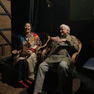 Divya Dutta Instagram - #worldpoetryday ..jinke lafzon ki mureed... #javed saab.#gulzar saab..

And mera lafzon ko pirone ka tarruf karaya ma #nalinidutta  aur bhai..@drrahulsdutta ne..
To all those who weavevtheir magic with words..#happy #internationalpoetry day