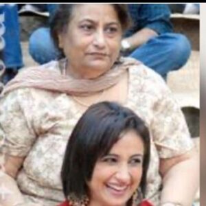 Divya Dutta Instagram - #worldpoetryday ..jinke lafzon ki mureed... #javed saab.#gulzar saab..

And mera lafzon ko pirone ka tarruf karaya ma #nalinidutta  aur bhai..@drrahulsdutta ne..
To all those who weavevtheir magic with words..#happy #internationalpoetry day