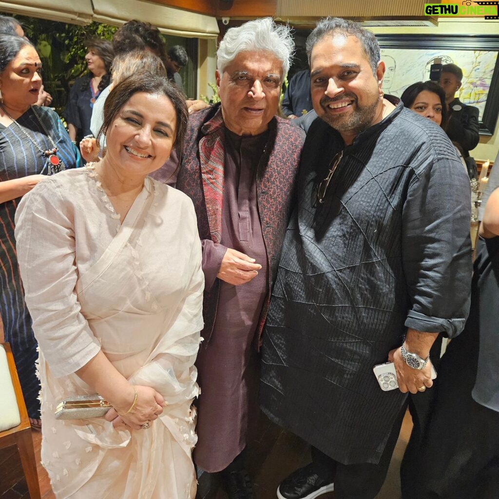 Divya Dutta Instagram - One of my most memorable evenings.has to be.Javed saabs bday..had all the wit humour and laughter..and thankyou dearest @anilskapoor ( missed taking a pic together in our conversation) and @kapoor.sunita for being the most amazing hosts..forvthat divine food and the warmth. And its always my utmost delight to meet you @azmishabana18. P.s @sonunigamofficial Tusi kamaal ho!! Love ya.