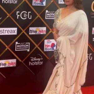 Divya Dutta Instagram - Shimmering at thecred carpet at the @criticschoice awards..
Saree courtesy @mehraab_official !! Loved this one!!