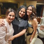 Divya Dutta Instagram – One of my most memorable evenings.has to be.Javed saabs bday..had all the wit humour and laughter..and thankyou dearest @anilskapoor ( missed taking a pic together in our conversation) and @kapoor.sunita for being the most amazing hosts..forvthat divine food and the warmth.
And its always my utmost delight to meet you @azmishabana18.
P.s @sonunigamofficial
Tusi kamaal ho!! Love ya.