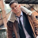 Dmitriy Maslennikov Instagram - Кто бы мог подумать, что заброшки, по которым мы носились в детстве, станут частью моей жизни и помогут вырастить канал до 13 миллионов подписчиков? Помню свой первый поход на заброшку - шарахался от каждого шороха и еле терпел темноту. Эти локации стали фирменной фишкой моего блога, так же как и сейчас моей визитной карточкой стал аромат от @antoniobanderas. Аромат, который напоминает мне о преодолении и последующем успехе - это новый The Icon The Perfume. Еще интенсивнее и мужественнее туалетной воды The Icon. А какой аромат отражает вас и ваше стремление к успеху? #TheIconAttitude #TheIconThePerfume #AntonioBanderasPerfumes