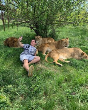 Dmitriy Maslennikov Instagram - Смотрю на пройденный путь и вспоминаю, сколько нереально крутых моментов позади! В будущем, если бы не было фото и видео подтверждений, внуки бы думали, что дедули придумали все их удивительные приключения😂