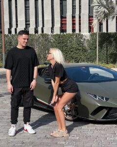 Dmitriy Maslennikov Instagram - Два дебила - это сила 🤪 Отмечай в комментах своего крейзи-беста 👇🏼⚡️