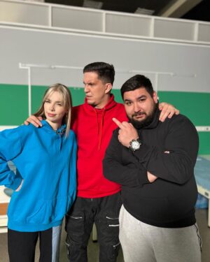 Dmitriy Maslennikov Instagram - Что-то я не понял… 😳 согласитесь, что похожи на @velikiivasya @polinasavekina