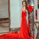 Dolly Shaheen Instagram - One of my favorite looks 🥰😍😍🥰🎊🎉 #يا_حبيبتي_يا_امي #الملكة #دولي_شاهين #دوللي #دولي #دوللي_شاهين #ننه_هو #افراح_و_زينة #حكاية_بنت #الحاجة_داعيالك #queen #dollyshahine #dolly #ninna_hoo #afrahwzina #hekayet_bent