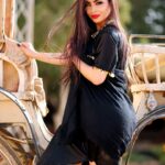 Dolly Shaheen Instagram - البلدي وبس......🖤🖤🖤🖤 #يا_حبيبتي_يا_امي #الملكة #دولي_شاهين #دوللي #دولي #دوللي_شاهين #ننه_هو #افراح_و_زينة #حكاية_بنت #الحاجة_داعيالك #queen #dollyshahine #dolly #ninna_hoo #afrahwzina #hekayet_bent