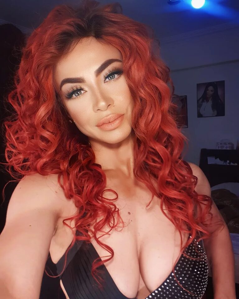 Dolly Shaheen Instagram - Lady in red hair... i love it ❤❤❤❤❤💋 hope u do mis amores.. مساء الفل..... 🥰🥰🥰🥰🥰 #يا_حبيبتي_يا_امي #الملكة #دولي_شاهين #دوللي #دولي #دوللي_شاهين #ننه_هو #افراح_و_زينة #حكاية_بنت #الحاجة_داعيالك #queen #dollyshahine #dolly #ninna_hoo #afrahwzina #hekayet_bent